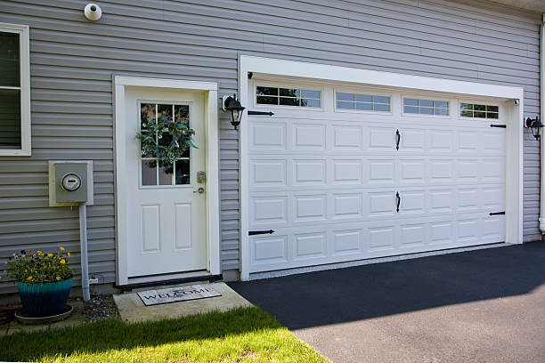 24/7 Emergency Garage Door Panel Replacement experts in Cactus Flats, AZ